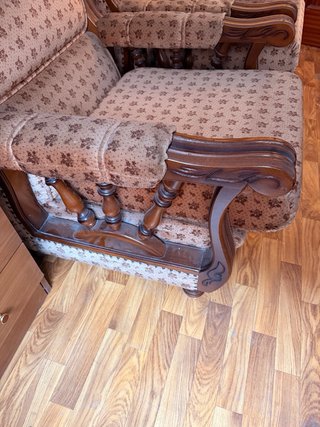 1 und Sofá antiguo madera y tela floral