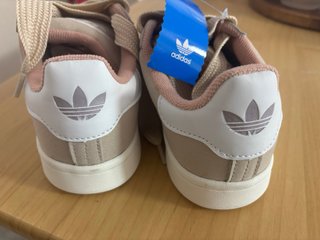 Zapatillas Adidas Beige y Rosa