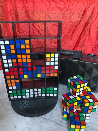Rubik wall di Bond Lee