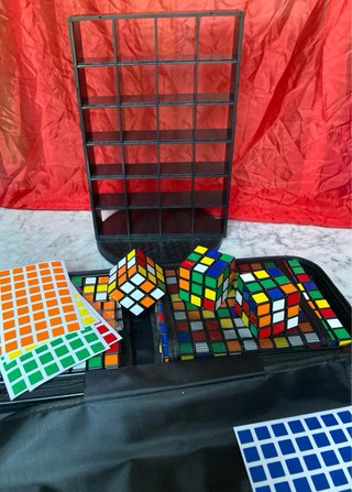 Rubik wall di Bond Lee