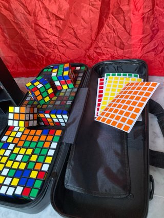 Rubik wall di Bond Lee