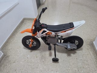 Moto electrica infantil con ruedines