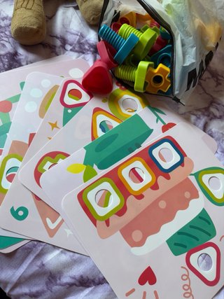 Juego de tuercas y tornillos para niños