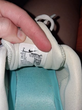 Deportivas Nike Blancas y Doradas