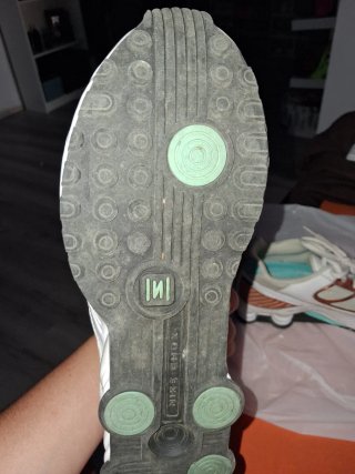 Deportivas Nike Blancas y Doradas