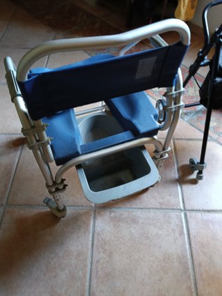 Silla de ruedas ligera y plegable
