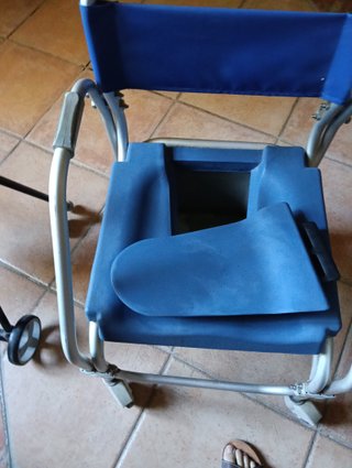 Silla de ruedas ligera y plegable