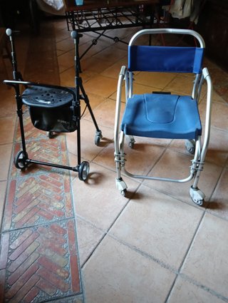 Silla de ruedas ligera y plegable