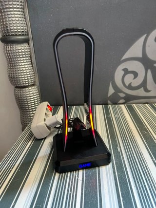Soporte para auriculares gaming con iluminación RG
