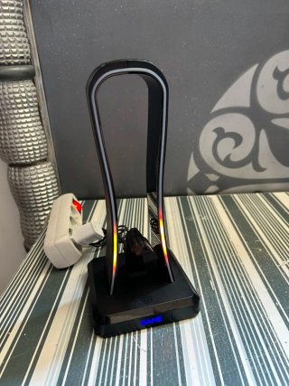 Soporte para auriculares gaming con iluminación RG