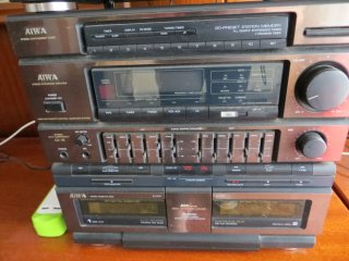 Cadena Aiwa: Tocadiscos, CD, 2 Cassettes, Radio