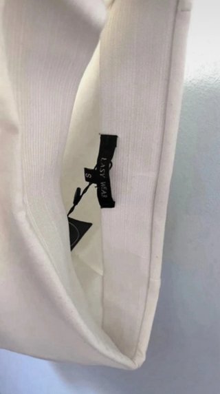 Falda blanca con volante