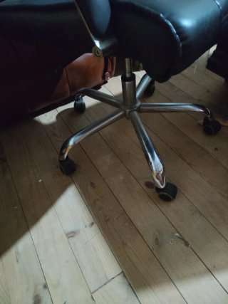 Silla de oficina con ruedas