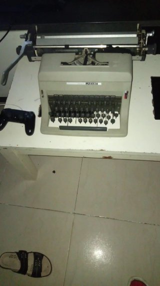 Máquina de escribir Olivetti LINEA 80