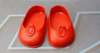 Nancy de Famosa. Zapatos de botón rojos. Originales, 70-80.