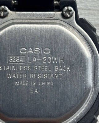 Reloj Casio Digital Negro LA-20WH
