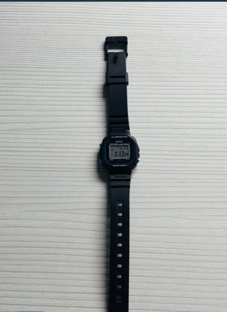 Reloj Casio Digital Negro LA-20WH