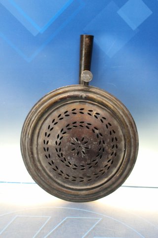 Antiguo calentador de cama, calienta camas, brasero. Hierro, principios s.XX.