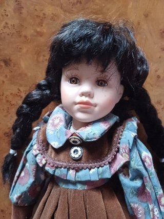 Muñeca de porcelana antigua