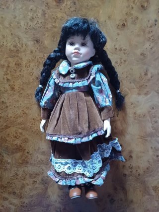Muñeca de porcelana antigua