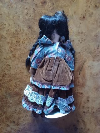 Muñeca de porcelana antigua