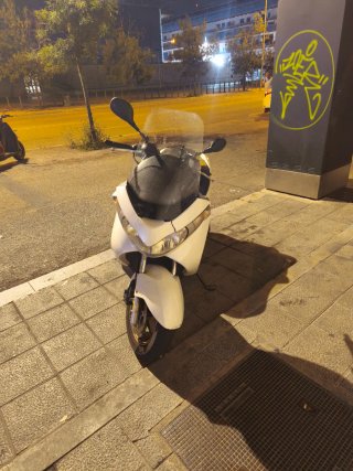 Suzuki Burgman UH125 Maxi Scooter Blanca
