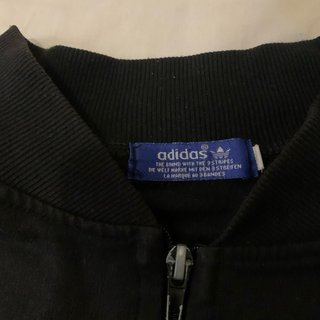 Chaqueta Adidas Negra con Rayas Blancas