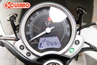 TRIUMPH STREET TWIN