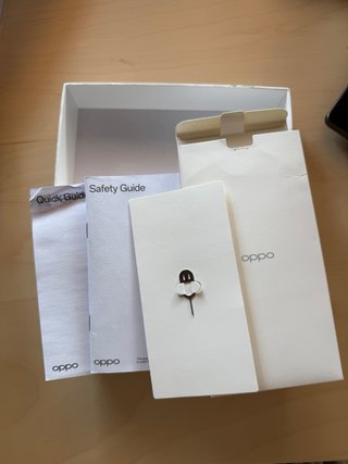 Oppo A5 Pro 5G con funda y 100% salud batería