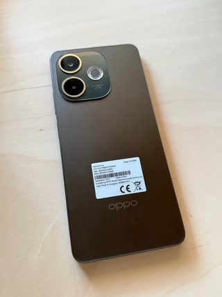 Oppo A5 Pro 5G con funda y 100% salud batería