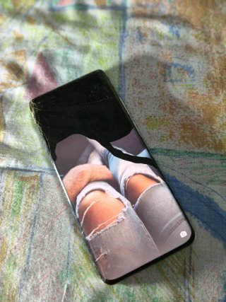 Huawei P40 pro es lijero y está muy guapo.