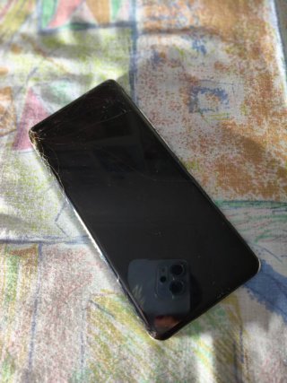 Huawei P40 pro es lijero y está muy guapo.