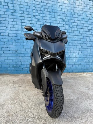 YAMAHA XMAX 300 ABS Negra