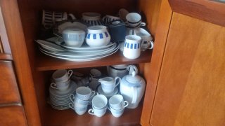 Juego de café/té azul y blanco.