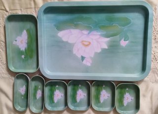 Juego de bandejas decoradas con flores