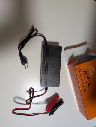 Cargador Batería LiFePO4 12V 10A