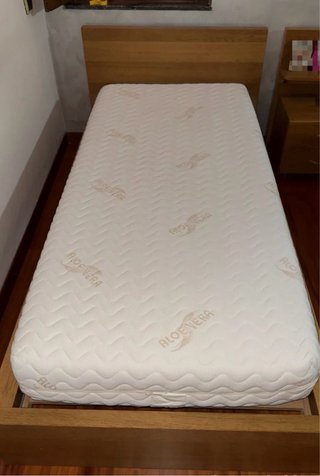 Letto singolo con materasso