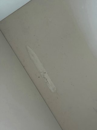 Mesita de noche blanca