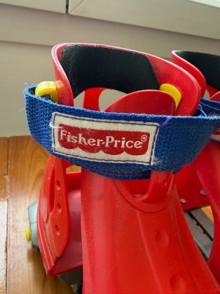 Patines ajustables Fisher-Price rojos.