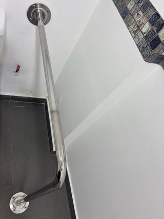 Barra de apoyo para baño