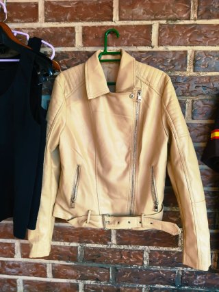 Cazadora de cuero beige