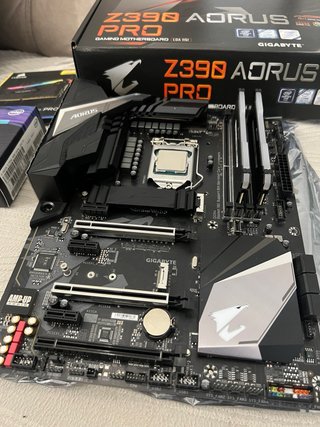 Intel i5 9600K + 32GB DDR4 + Placa Base Z390