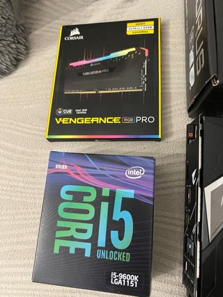 Intel i5 9600K + 32GB DDR4 + Placa Base Z390