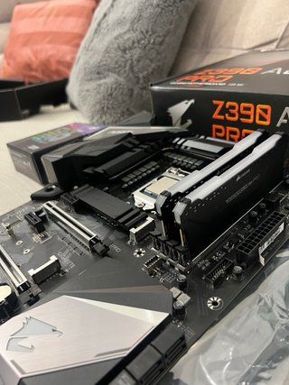 Intel i5 9600K + 32GB DDR4 + Placa Base Z390