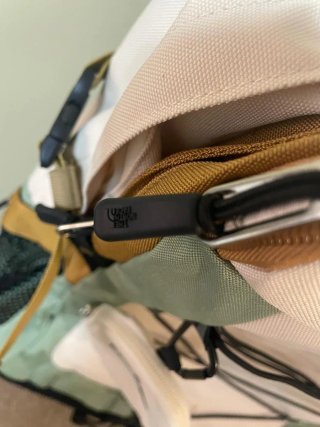 Mochila The North Face beige y verde