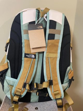 Mochila The North Face beige y verde
