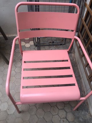 Silla vintage rosa metal