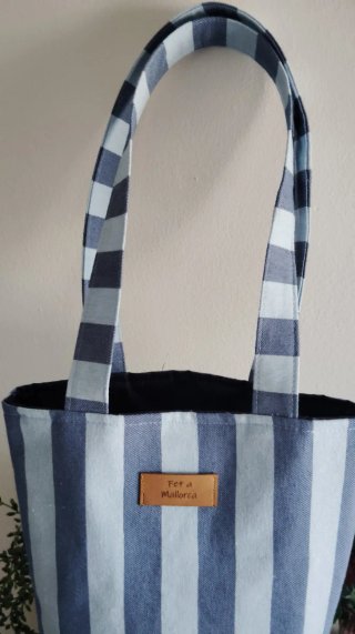 Bolsa tote y monedero de rayas azules