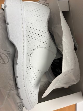 Zapatos de trabajo Dian blancos. Sin estrenar.