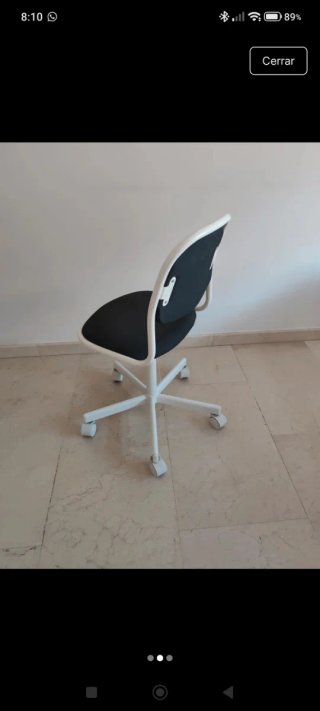 Silla de escritorio negra y blanca